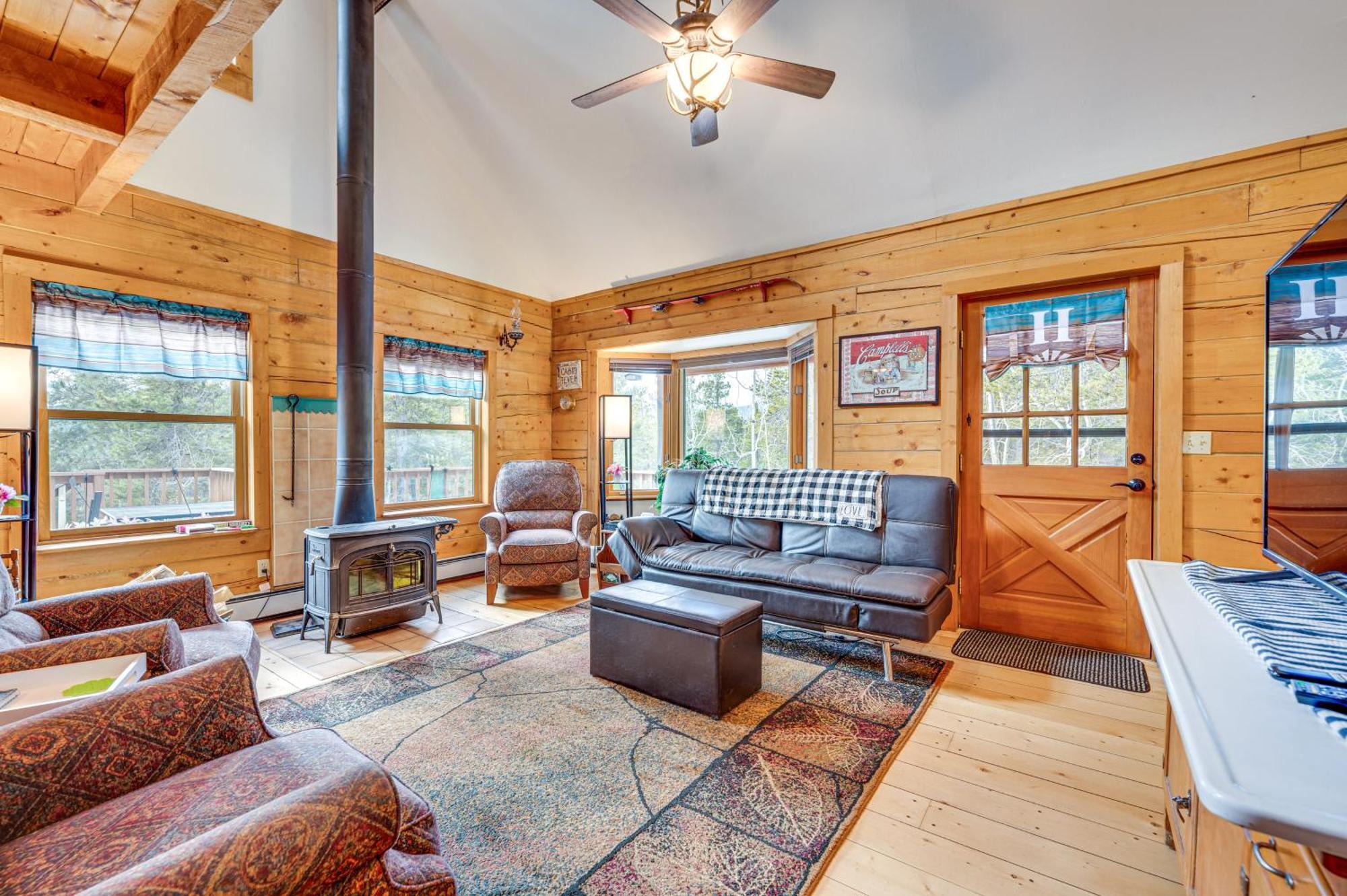 Secluded Black Hawk Log Cabin With Fire Pit! Εξωτερικό φωτογραφία